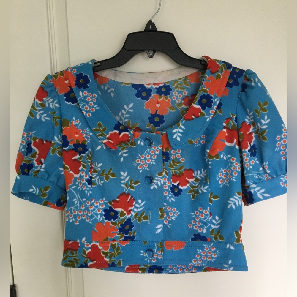 Peter Pan collar, blue orange floral crop top, puff sleeves, vintage medium